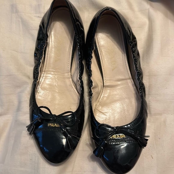 Black Prada Patent Leather Bow Flats 38.5 - Picture 1 of 3